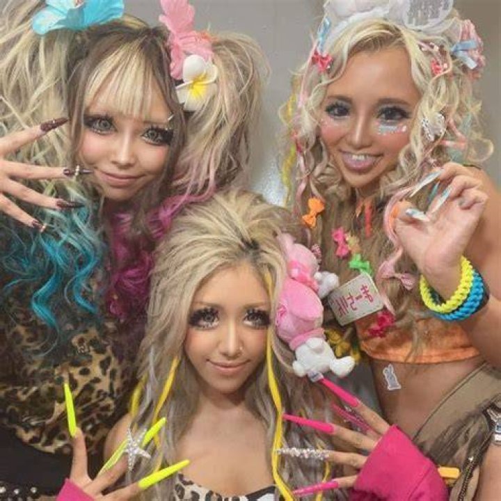 ハロウィン ギャル完全ガイド：仮装の歴史、人気スタイル、メイク術